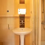 Goscinne West 3*
