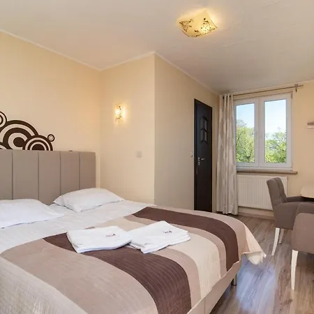 Goscinne West 招待所 3*