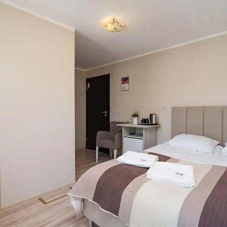 Goscinne West 3*