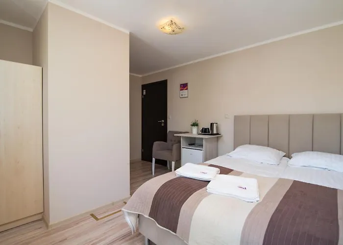 Goscinne West 3*